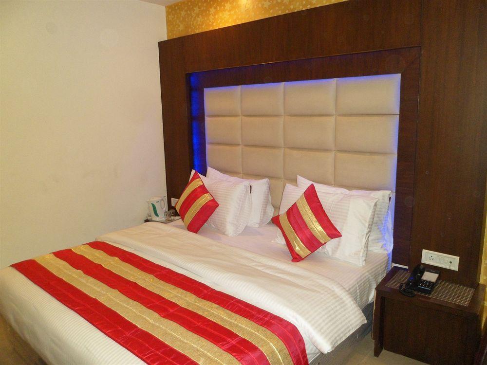 Hotel Shelton Nuova Delhi Esterno foto